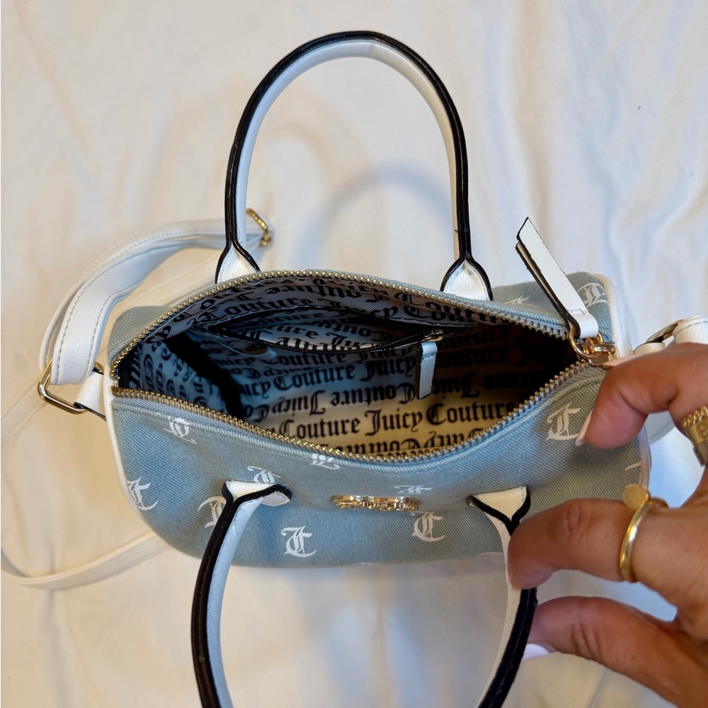 Juicy Couture blue and White Crossbody Bag
Women’s - Picture 5 of 10